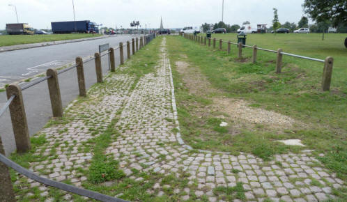 Duke Humphrey Road, Blackheath and granite path